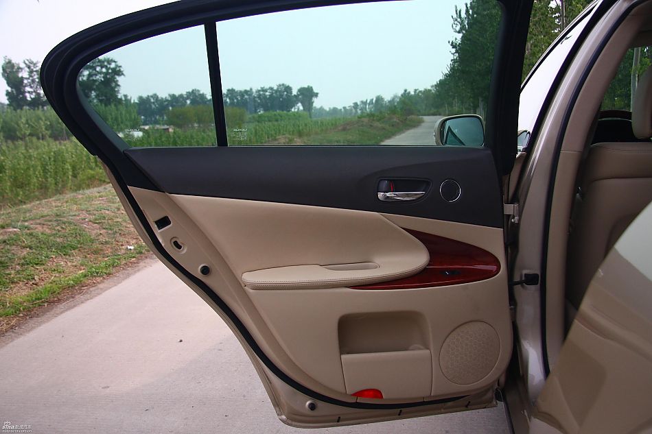 雷克萨斯GS460试驾实拍图细节与其他