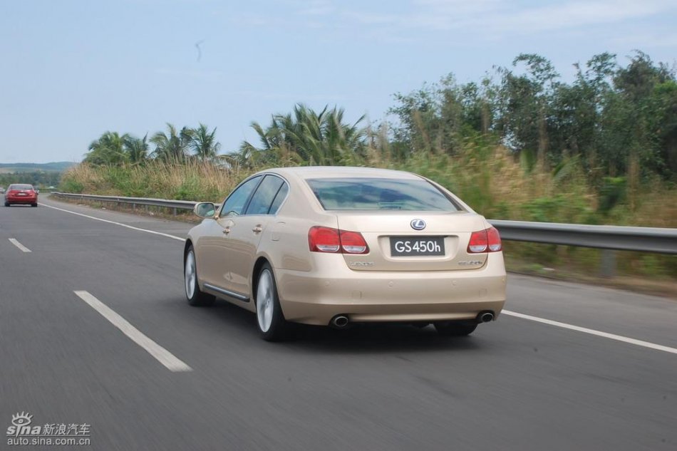 雷克萨斯GS450h动态实拍