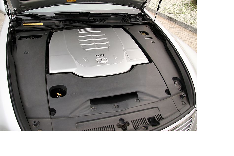 LS460L引擎图片