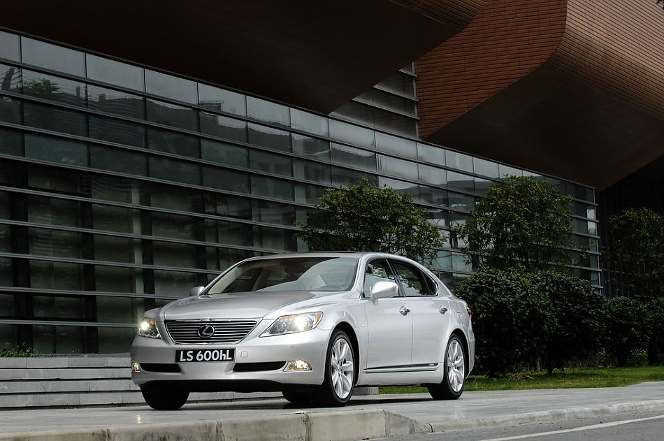 LS600hL