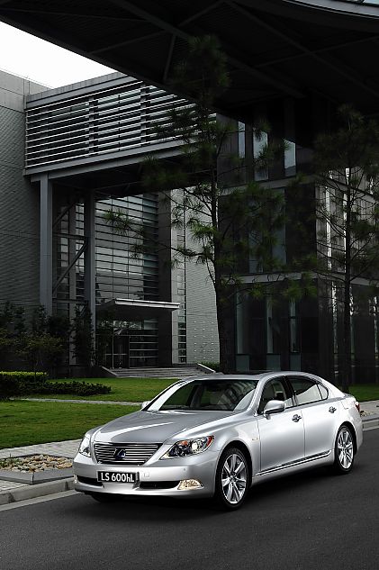 LS600hL