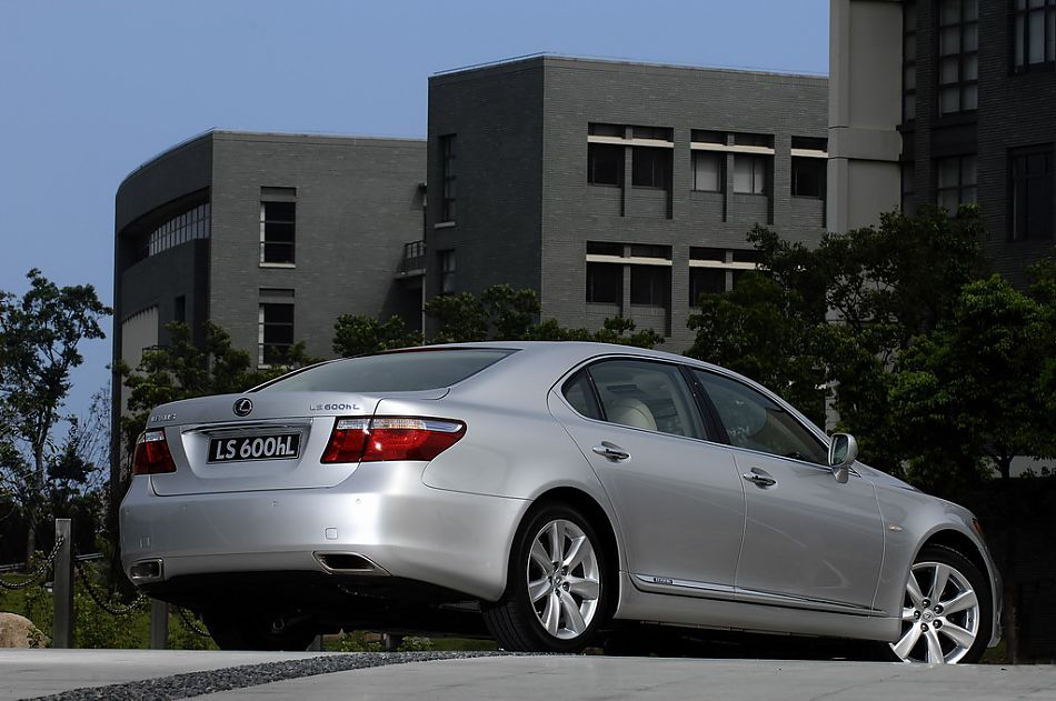LS600hL