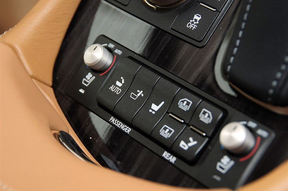 雷克萨斯LS 2013款 600hL 内饰