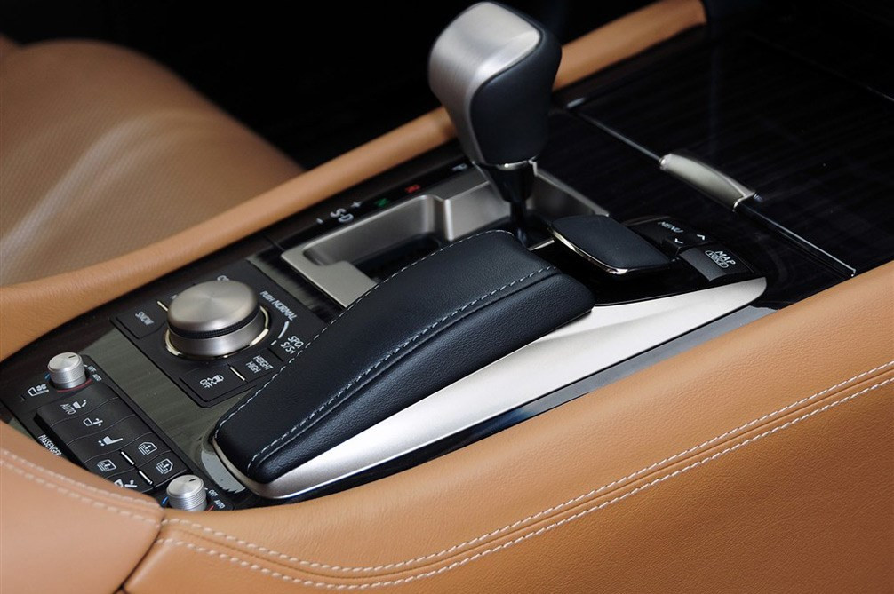 雷克萨斯LS 2013款 600hL 内饰