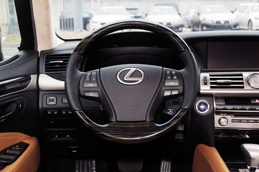 雷克萨斯LS 2013款 600hL 内饰