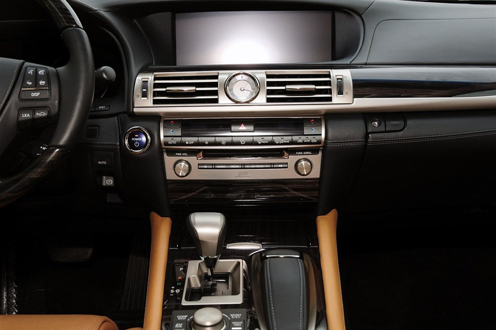 雷克萨斯LS 2013款 600hL 内饰