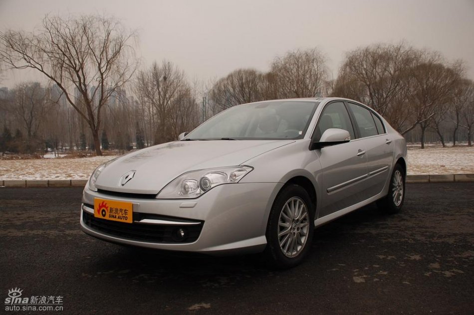 雷诺拉古娜外观实拍图