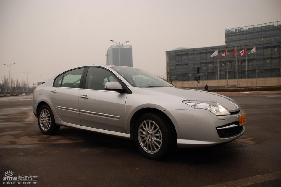 雷诺拉古娜外观实拍图