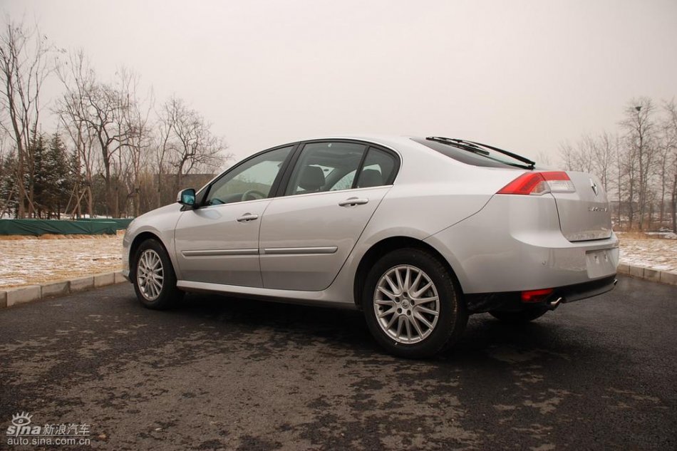 雷诺拉古娜外观实拍图