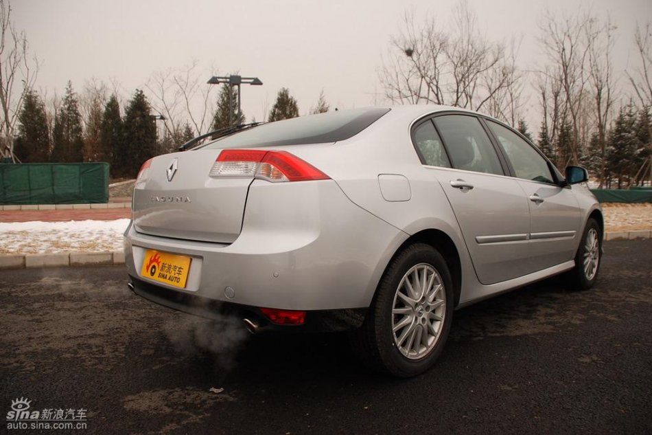 雷诺拉古娜外观实拍图