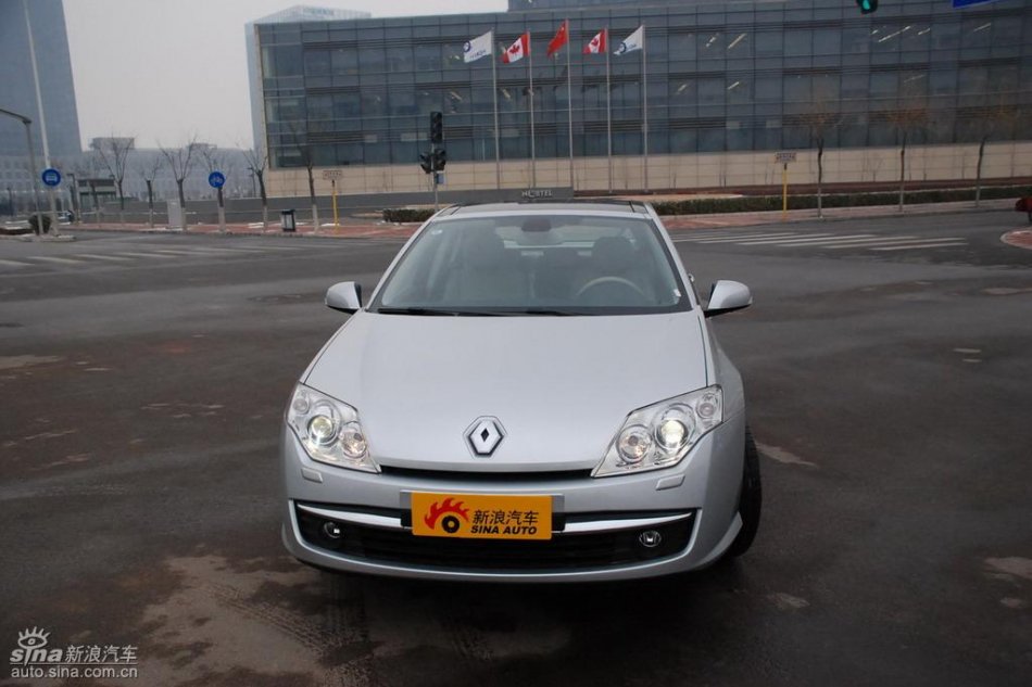 雷诺拉古娜外观实拍图