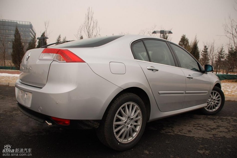 雷诺拉古娜外观实拍图