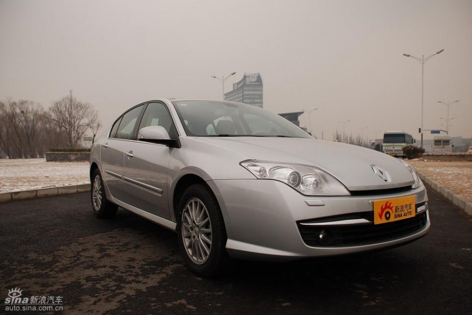 雷诺拉古娜外观实拍图