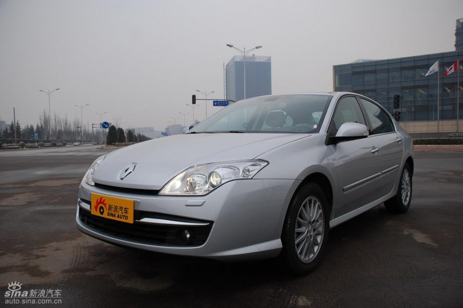 雷诺拉古娜外观实拍图