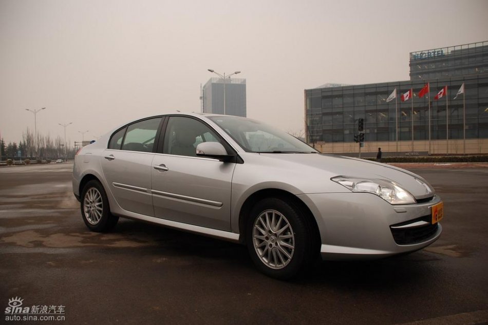 雷诺拉古娜外观实拍图