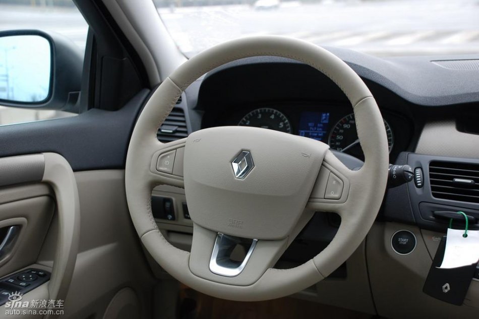 雷诺拉古娜内饰实拍图