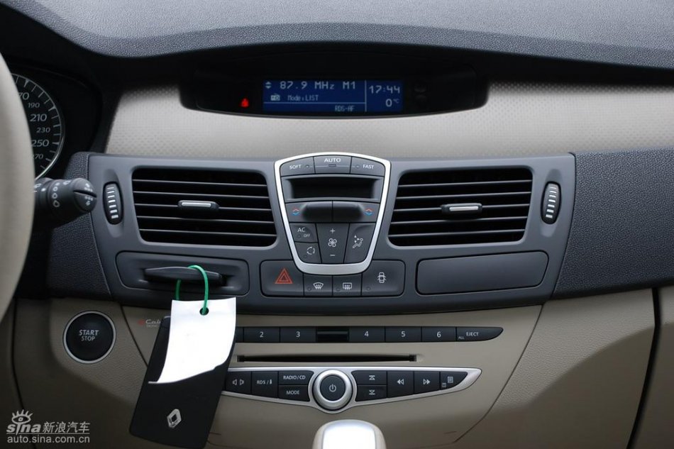 雷诺拉古娜内饰实拍图