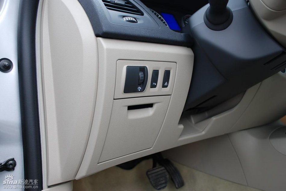 雷诺拉古娜内饰实拍图