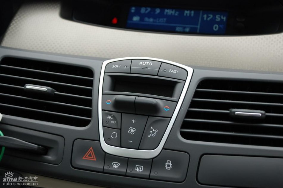 雷诺拉古娜内饰实拍图