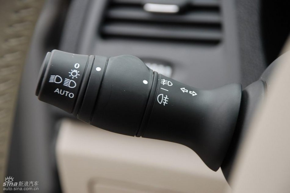 雷诺拉古娜内饰实拍图