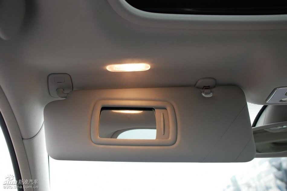 雷诺拉古娜内饰实拍图