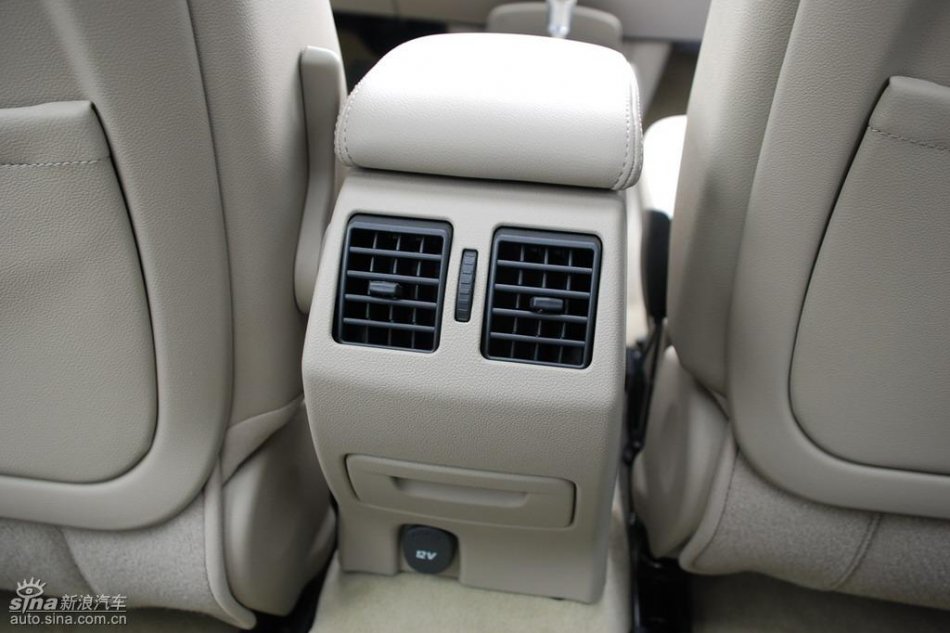 雷诺拉古娜内饰实拍图