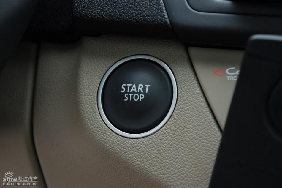 雷诺拉古娜内饰实拍图