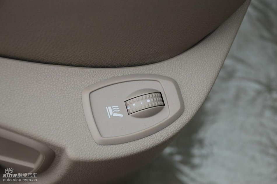 雷诺拉古娜内饰实拍图