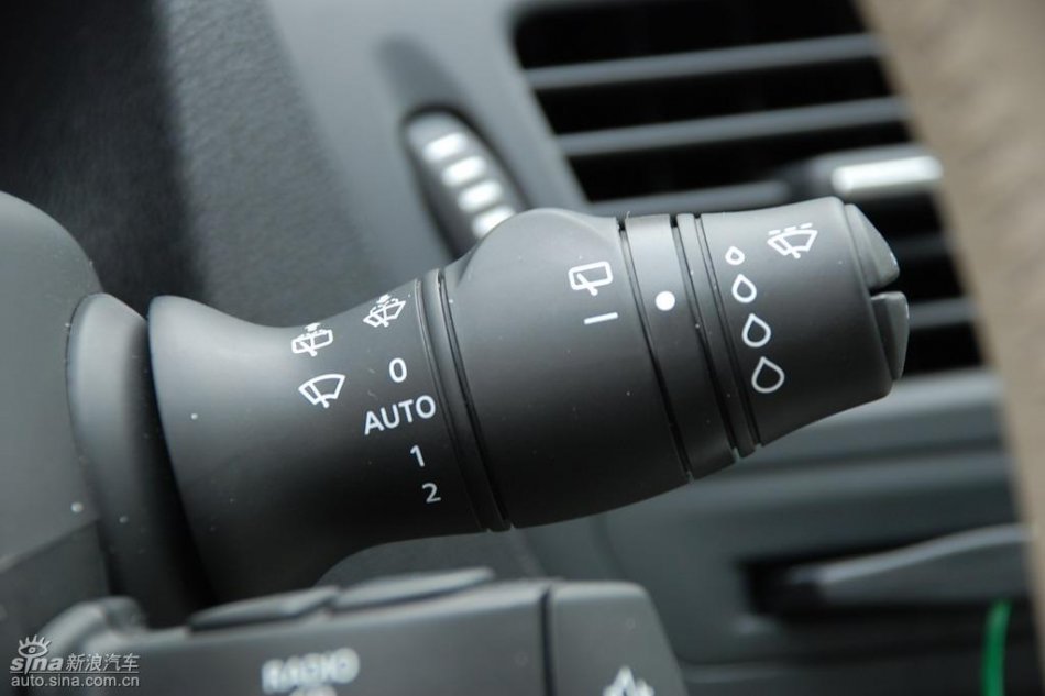 雷诺拉古娜内饰实拍图