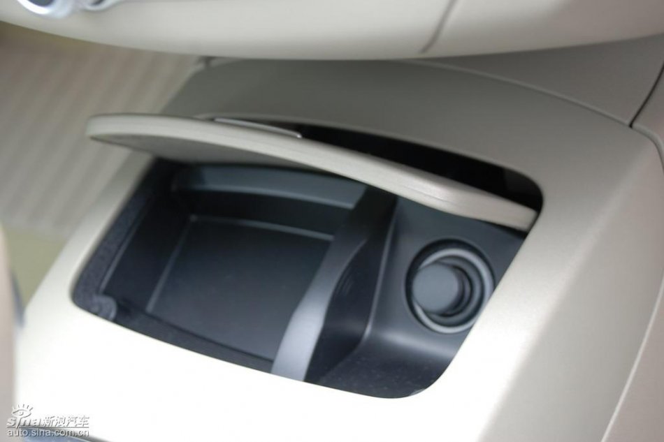 雷诺拉古娜内饰实拍图