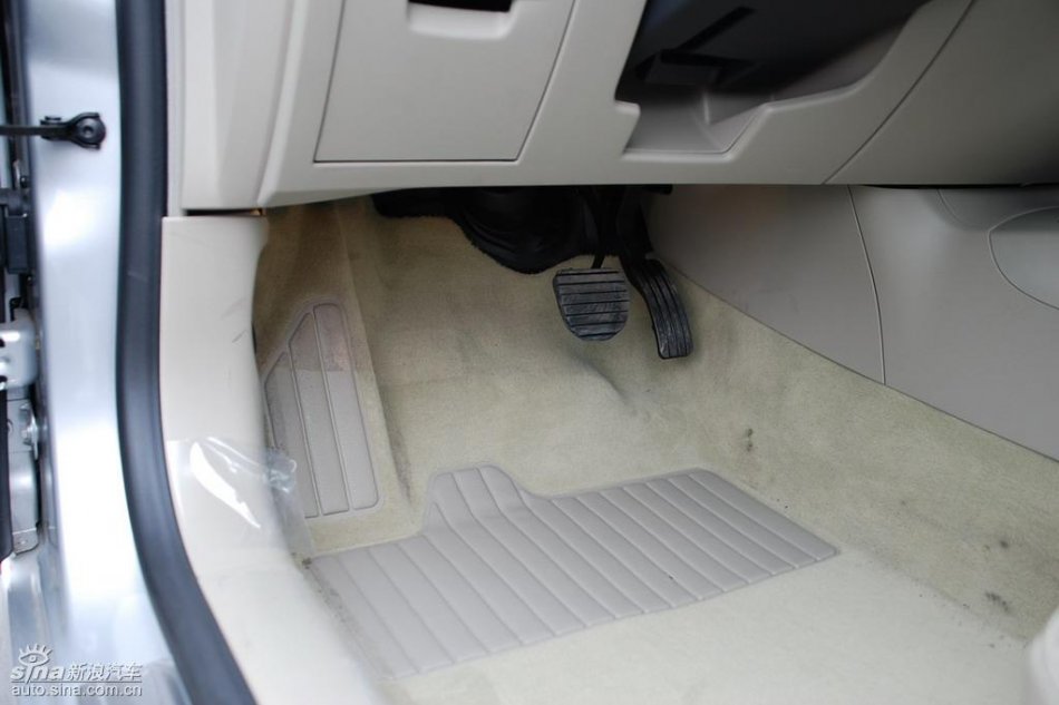 雷诺拉古娜内饰实拍图