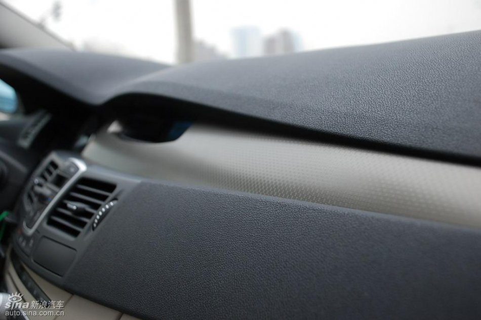 雷诺拉古娜内饰实拍图