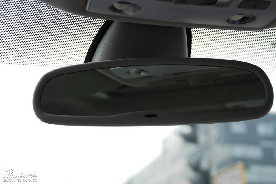 雷诺拉古娜内饰实拍图