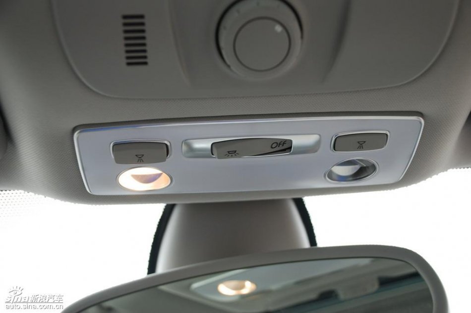 雷诺拉古娜内饰实拍图