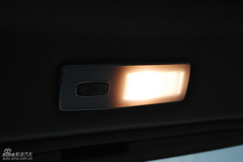 雷诺拉古娜内饰实拍图