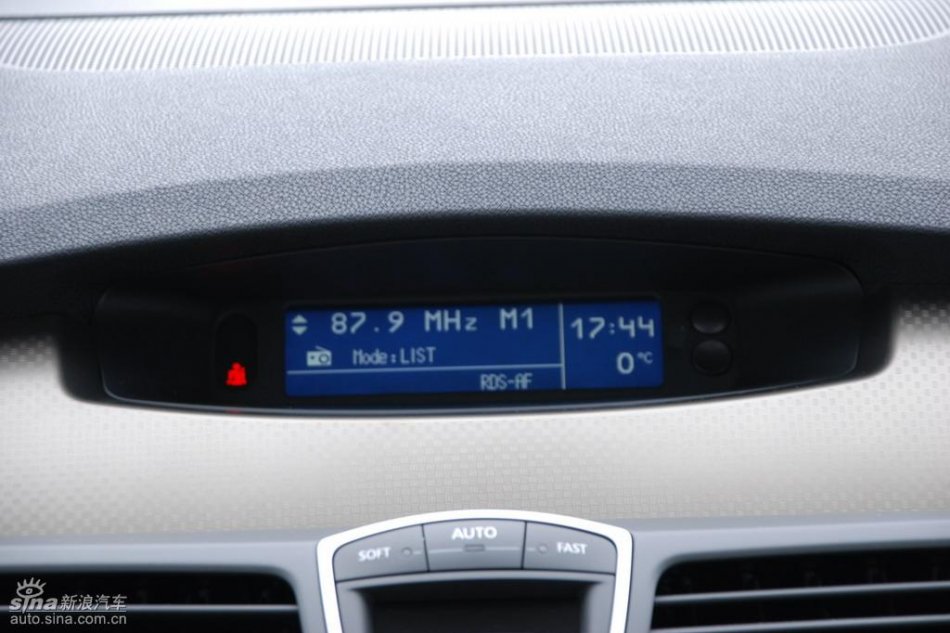 雷诺拉古娜内饰实拍图