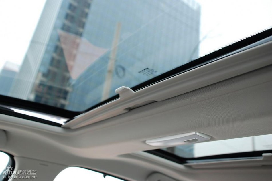 雷诺拉古娜内饰实拍图