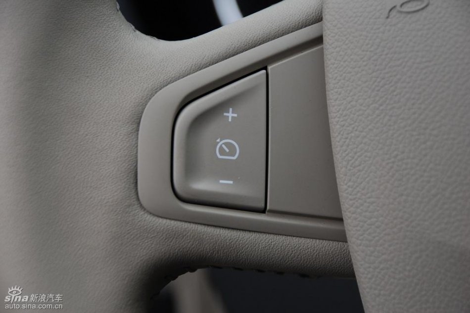 雷诺拉古娜内饰实拍图