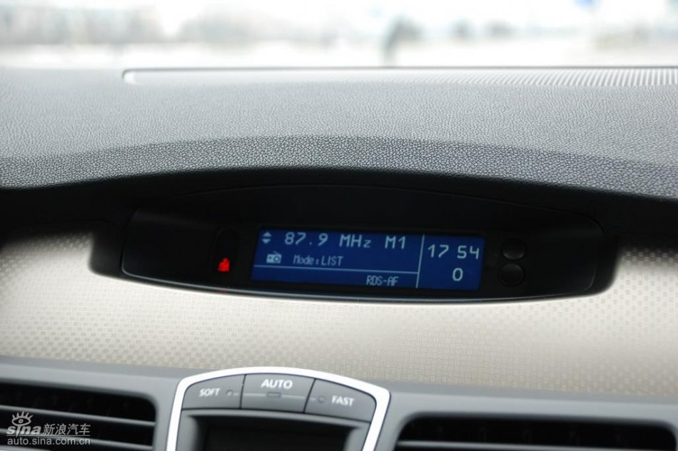 雷诺拉古娜内饰实拍图