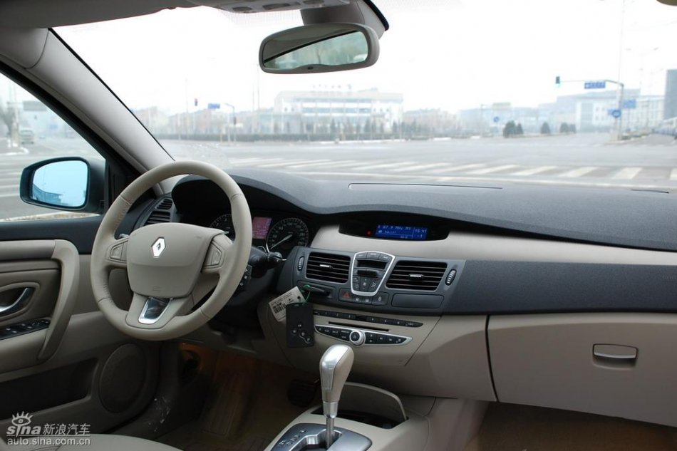 雷诺拉古娜内饰实拍图