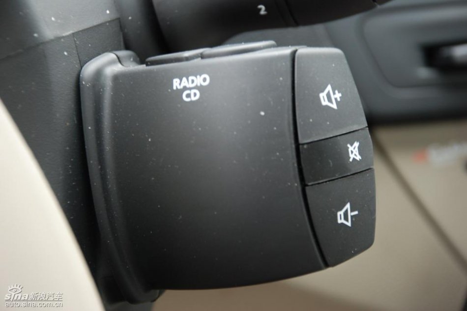 雷诺拉古娜内饰实拍图