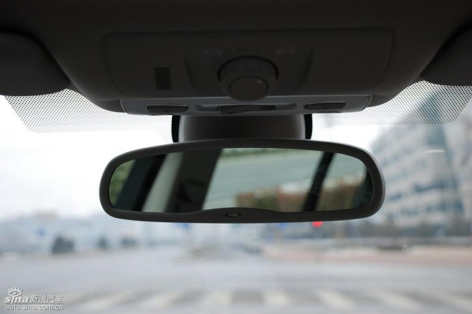 雷诺拉古娜内饰实拍图