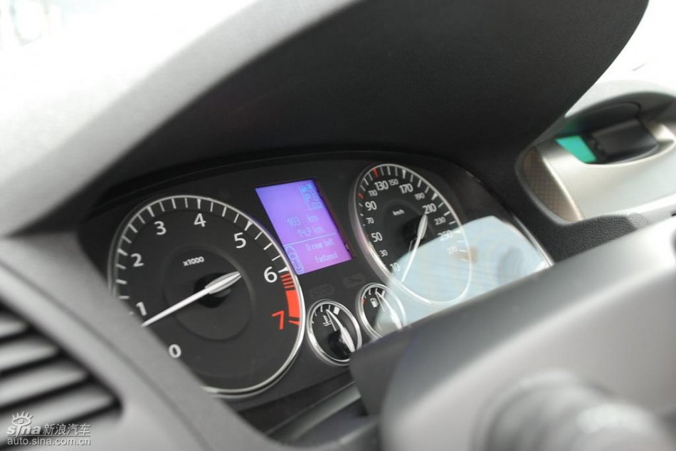 雷诺拉古娜内饰实拍图