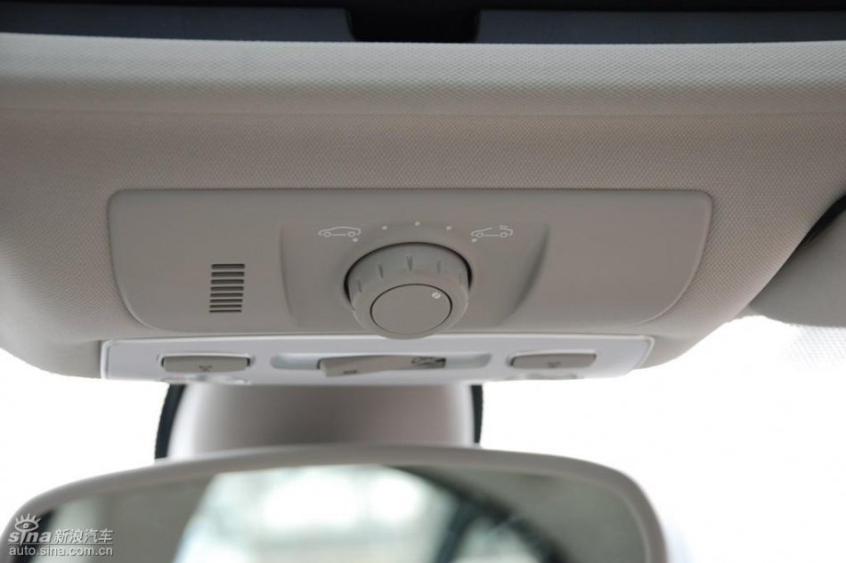 雷诺拉古娜内饰实拍图