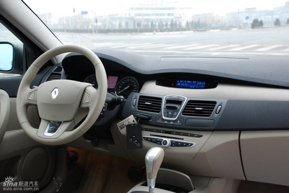 雷诺拉古娜内饰实拍图