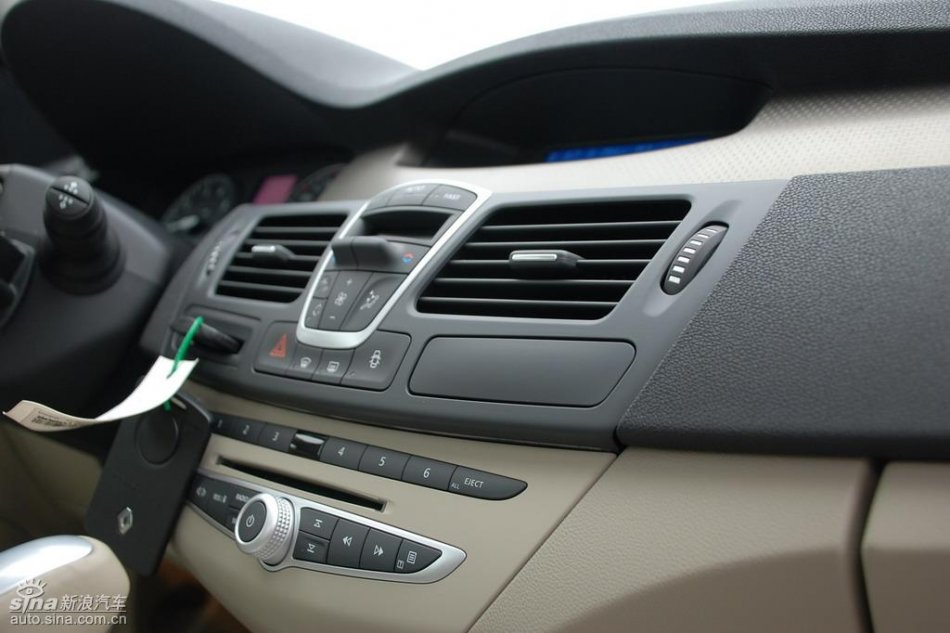 雷诺拉古娜内饰实拍图