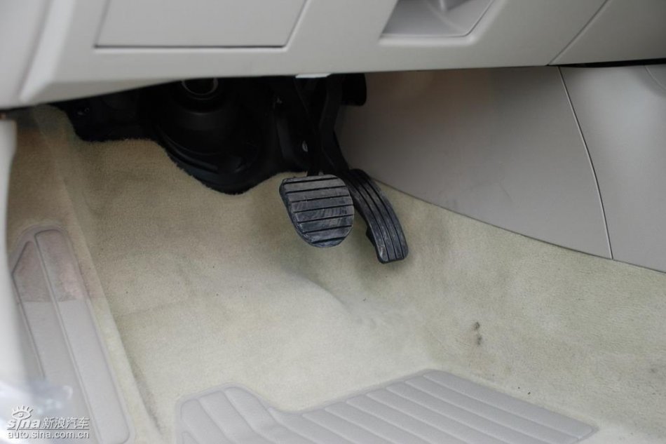 雷诺拉古娜内饰实拍图