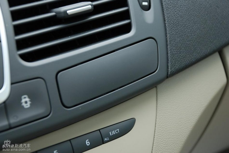 雷诺拉古娜内饰实拍图