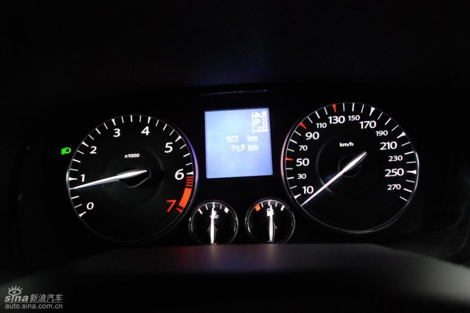 雷诺拉古娜内饰实拍图