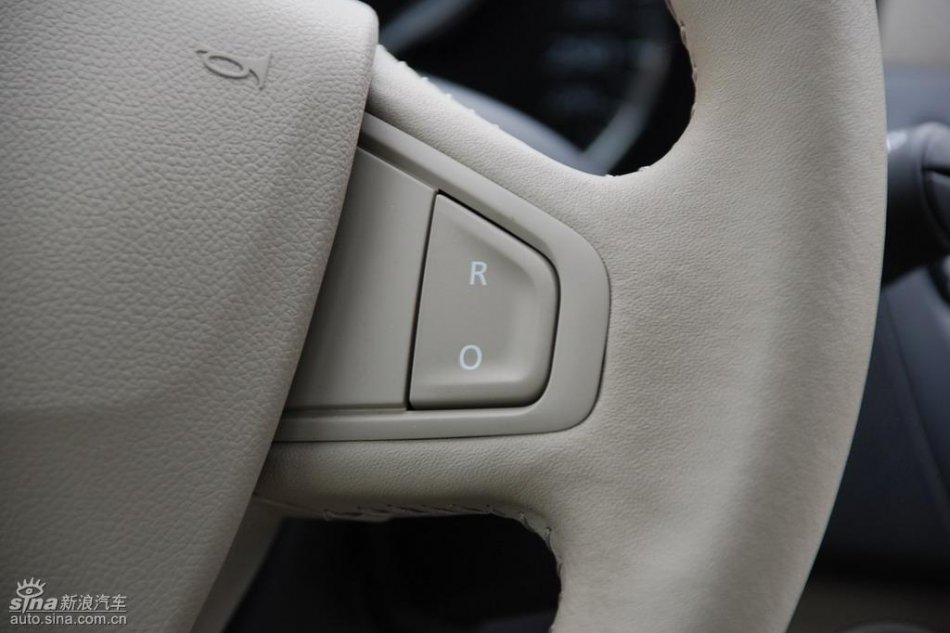 雷诺拉古娜内饰实拍图